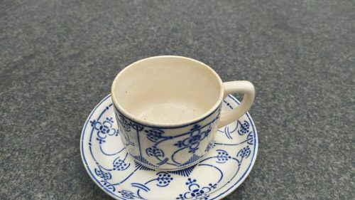 Blauw saks aardewerk kop en schotel theekop Maestricht  societe ceramique
