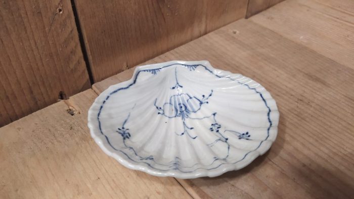 Blauw saks porseleinen  zeepbakje schelpmodel