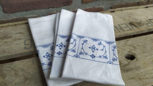 Setje van 3 servetten met gehaakt randje blauw saks katoen
